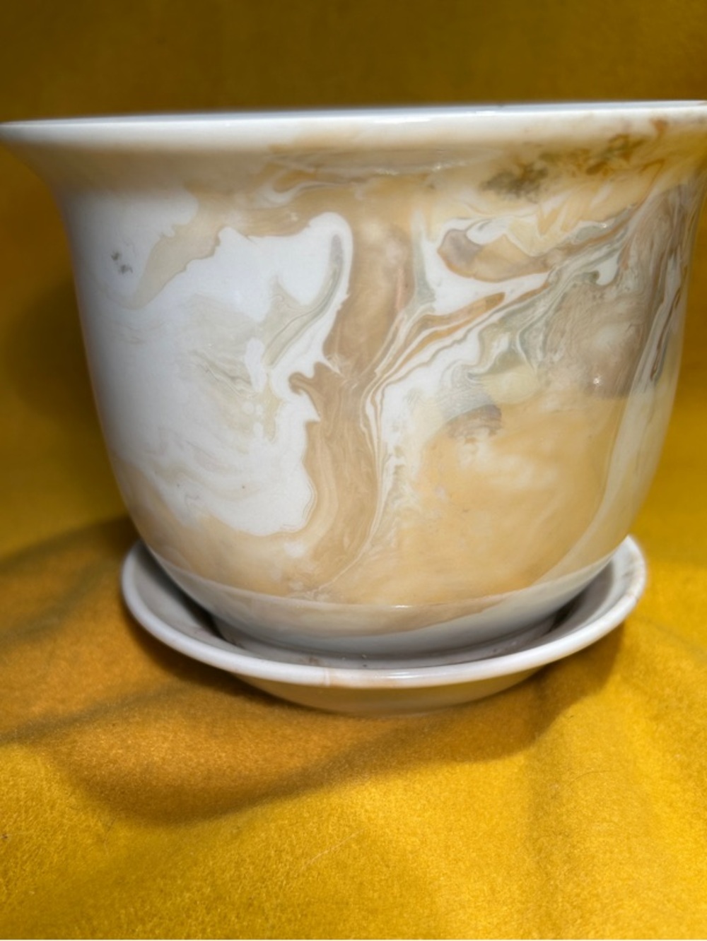 Porcelan-Ceramic Planter in Cream and Gold IGC